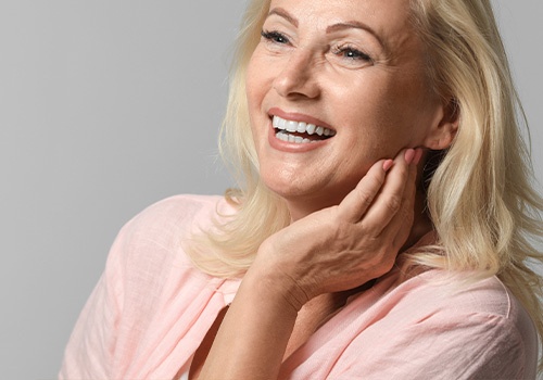 Procesy starzenia skóry nasilające się w okresie menopauzy, a pielęgnacja.